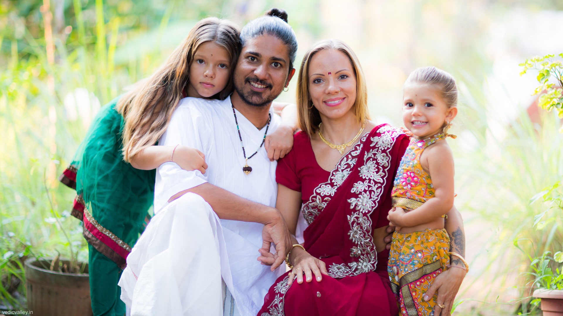 Family site. Ведическая семья. Дети разных религий. Образ семьи в разных религиях.